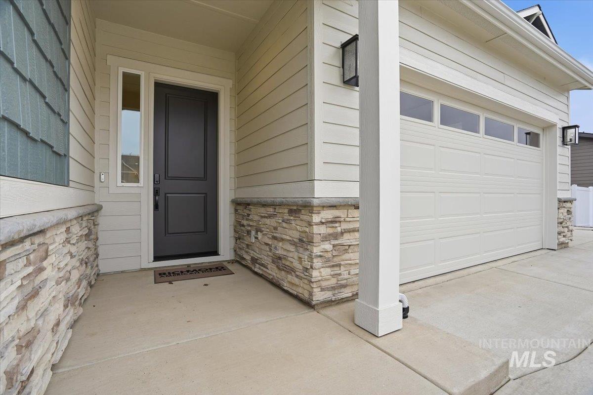 857 North Falling Water Way Eagle, ID 83616 - Photo 2 of 42