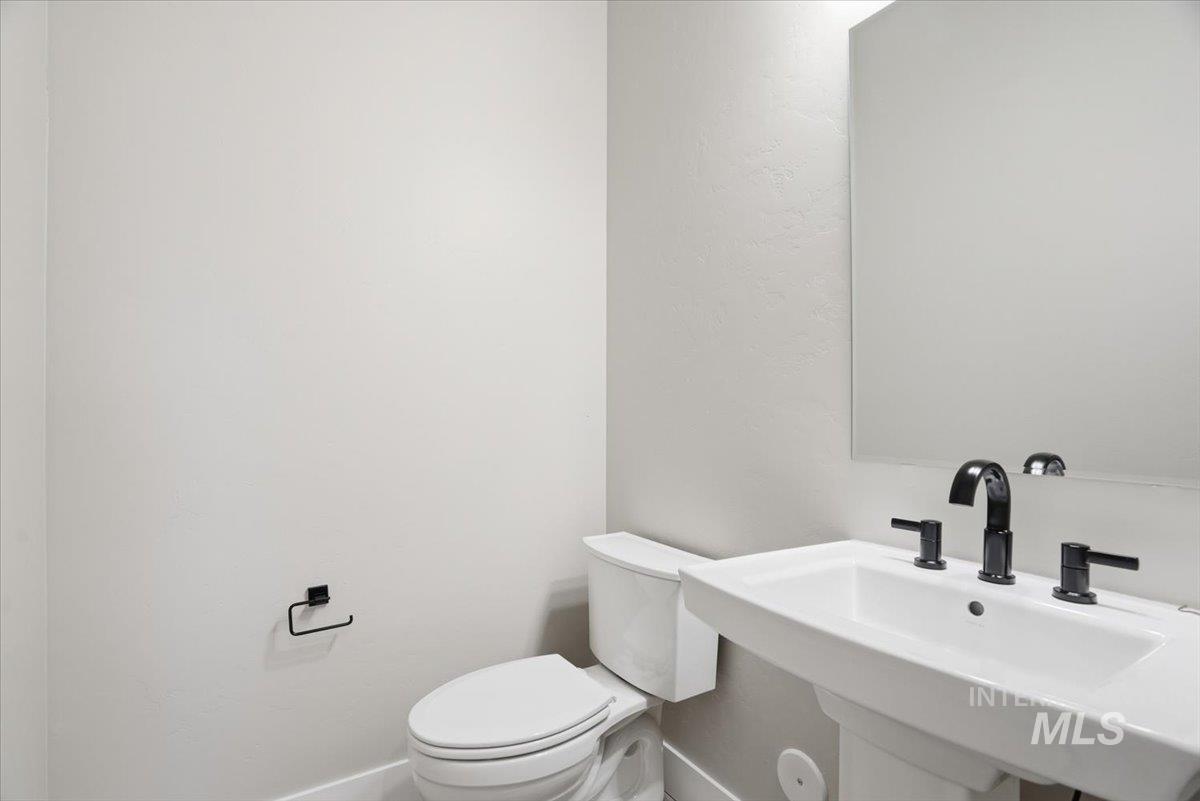 857 North Falling Water Way Eagle, ID 83616 - Photo 30 of 42