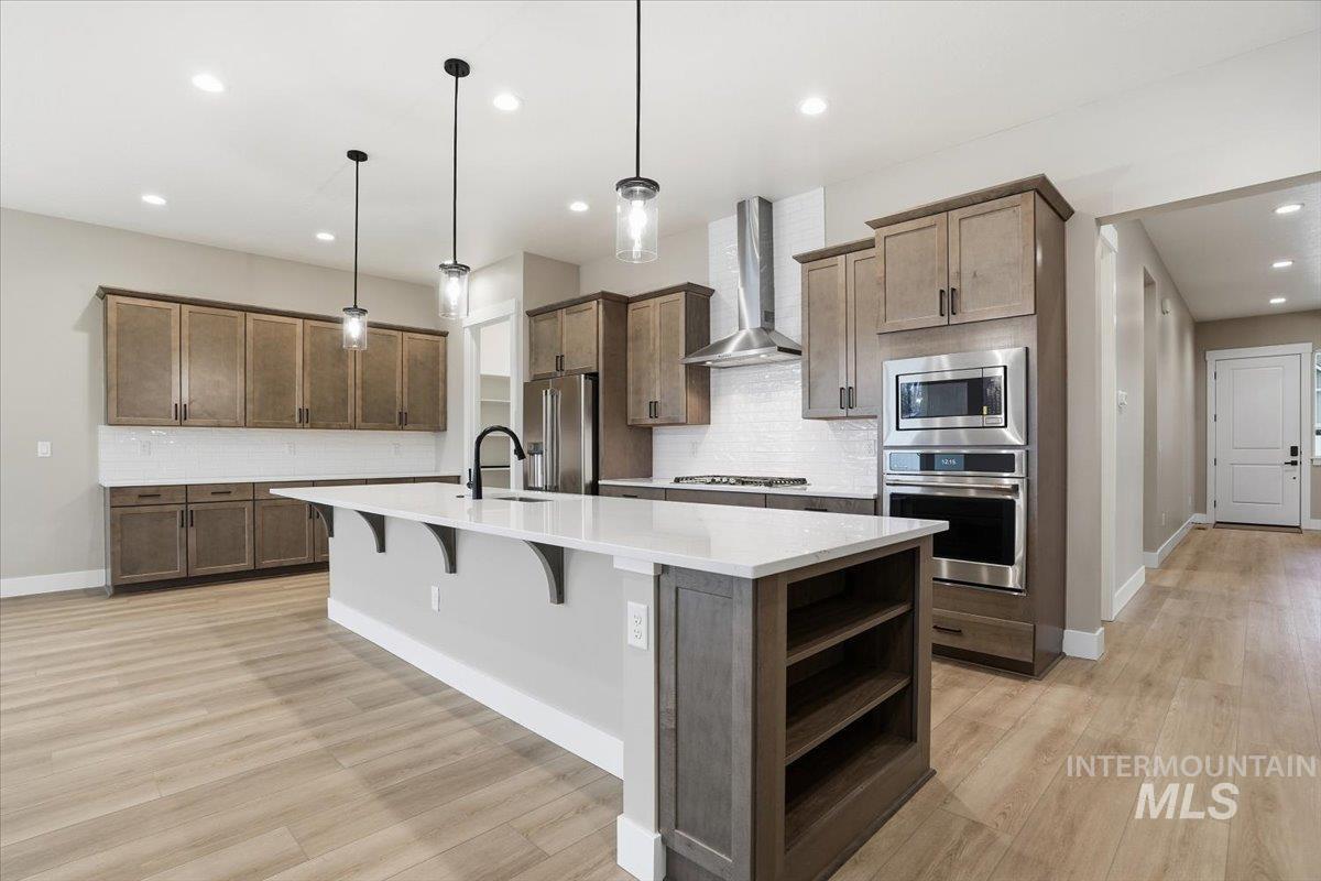 857 North Falling Water Way Eagle, ID 83616 - Photo 3 of 42