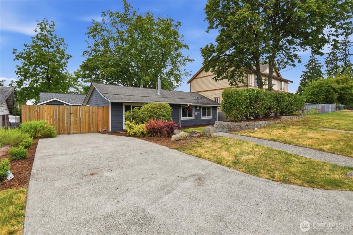 851 Pierce Avenue Northeast Renton, WA 98056 - Photo 33 of 36