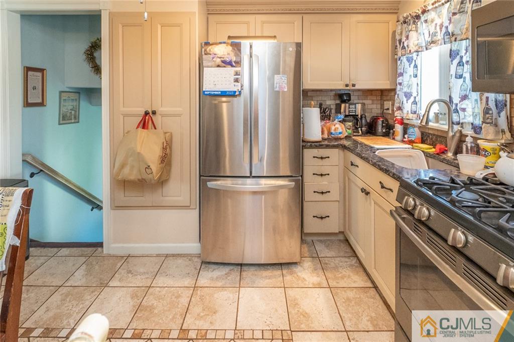 13 Moryan Road Edison, NJ 08817 - Photo 12 of 27