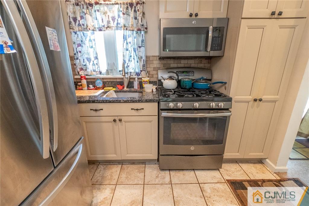 13 Moryan Road Edison, NJ 08817 - Photo 13 of 27