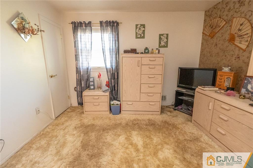 13 Moryan Road Edison, NJ 08817 - Photo 17 of 27