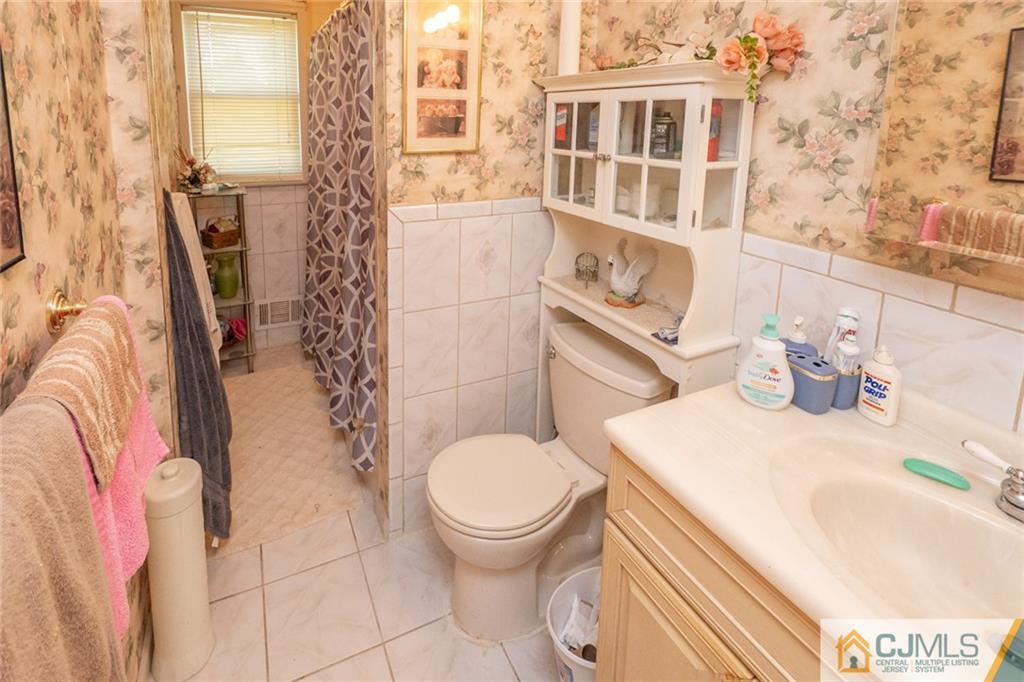 13 Moryan Road Edison, NJ 08817 - Photo 18 of 27