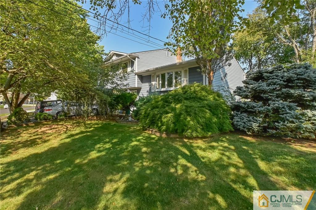 13 Moryan Road Edison, NJ 08817 - Photo 2 of 27