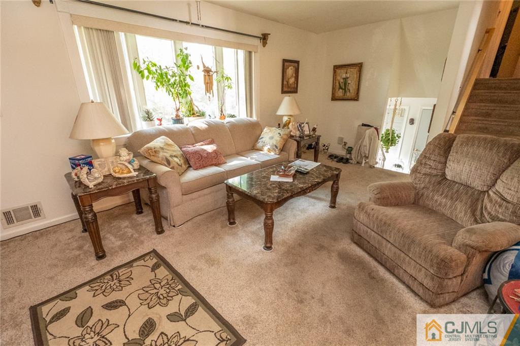 13 Moryan Road Edison, NJ 08817 - Photo 5 of 27
