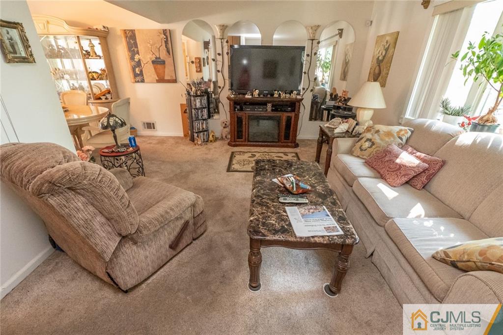 13 Moryan Road Edison, NJ 08817 - Photo 6 of 27