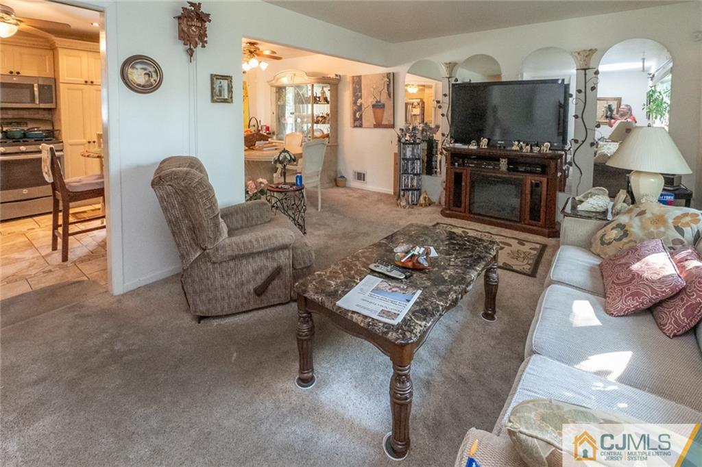 13 Moryan Road Edison, NJ 08817 - Photo 7 of 27