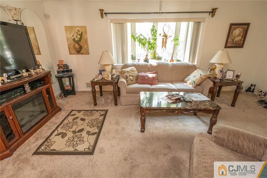 13 Moryan Road Edison, NJ 08817 - Photo 8 of 27