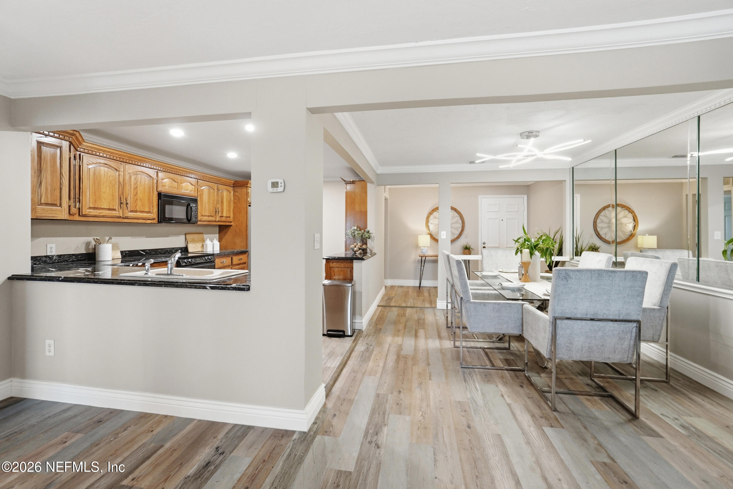 10 10th Street, Unit 9B Atlantic Beach, FL 32233 - Photo 13 of 63 Dining and Kitchen