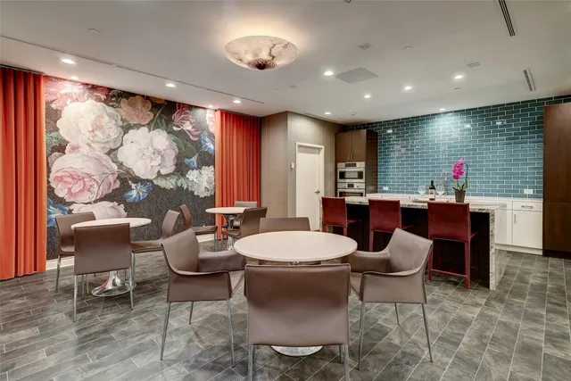 $975,000 | 2001 Holcombe Boulevard, Unit PH4, Houston, TX 77030