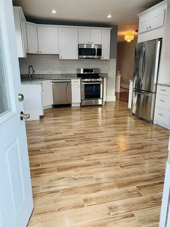 $3,200 | 247 Whitwell Street, Unit 2, Quincy, MA 02169