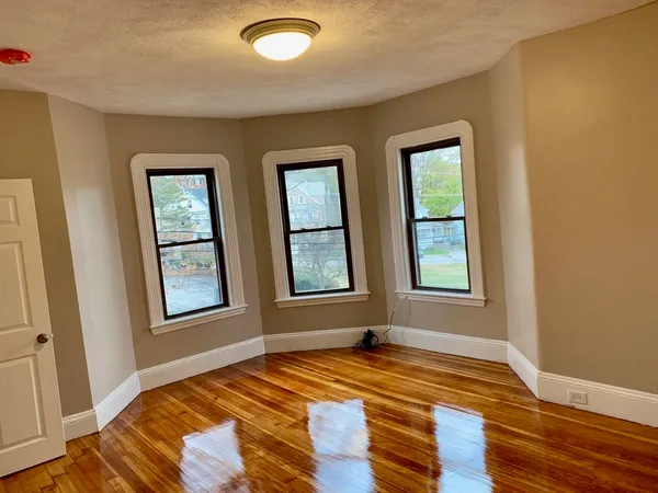 $3,200 | 247 Whitwell Street, Unit 2, Quincy, MA 02169