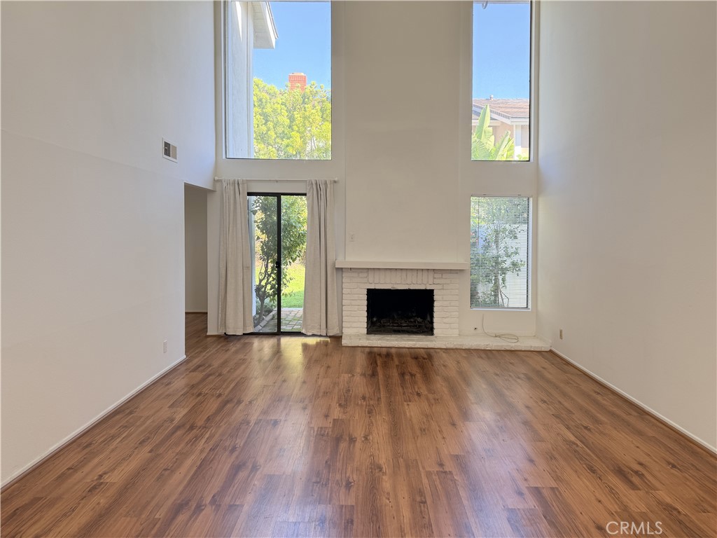 4881 Royce Road Irvine, CA 92612 - Photo 3 of 27 Living Room