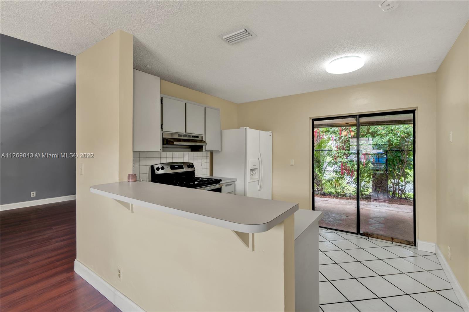 3439 Foxcroft Road Miramar, FL 33025 - Photo 8 of 29 Gallery Image 8