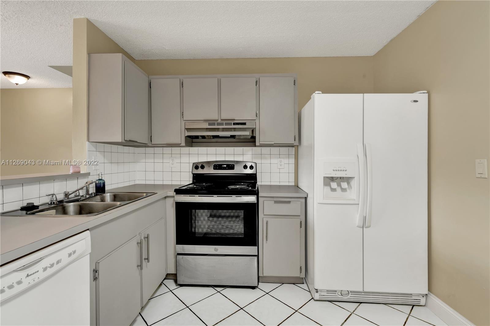 3439 Foxcroft Road Miramar, FL 33025 - Photo 10 of 29 Gallery Image 10