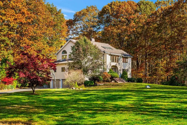 $939,000 | 50 Page Lane, Hampstead, NH 03841