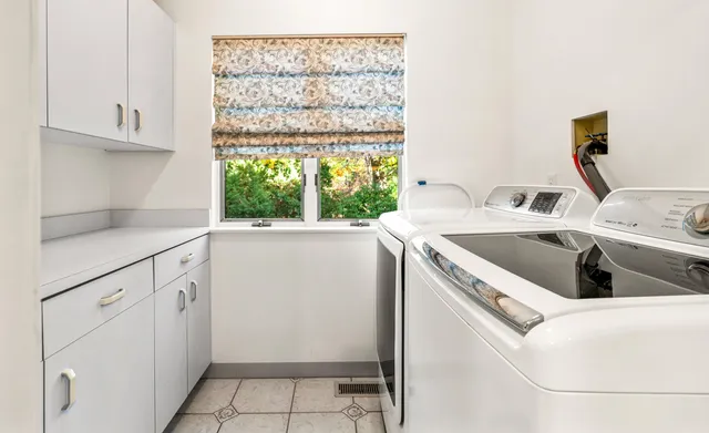 $939,000 | 50 Page Lane, Hampstead, NH 03841