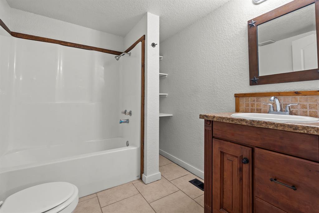 150 Sandlin Court Springtown, TX 76082 - Photo 25 of 38
