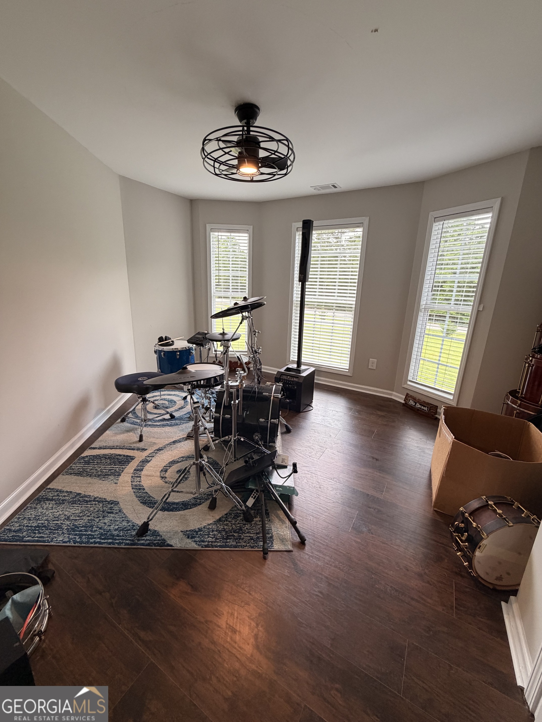 892 Perimeter Road Monticello, GA 31064 - Photo 22 of 38 a living room with furniture