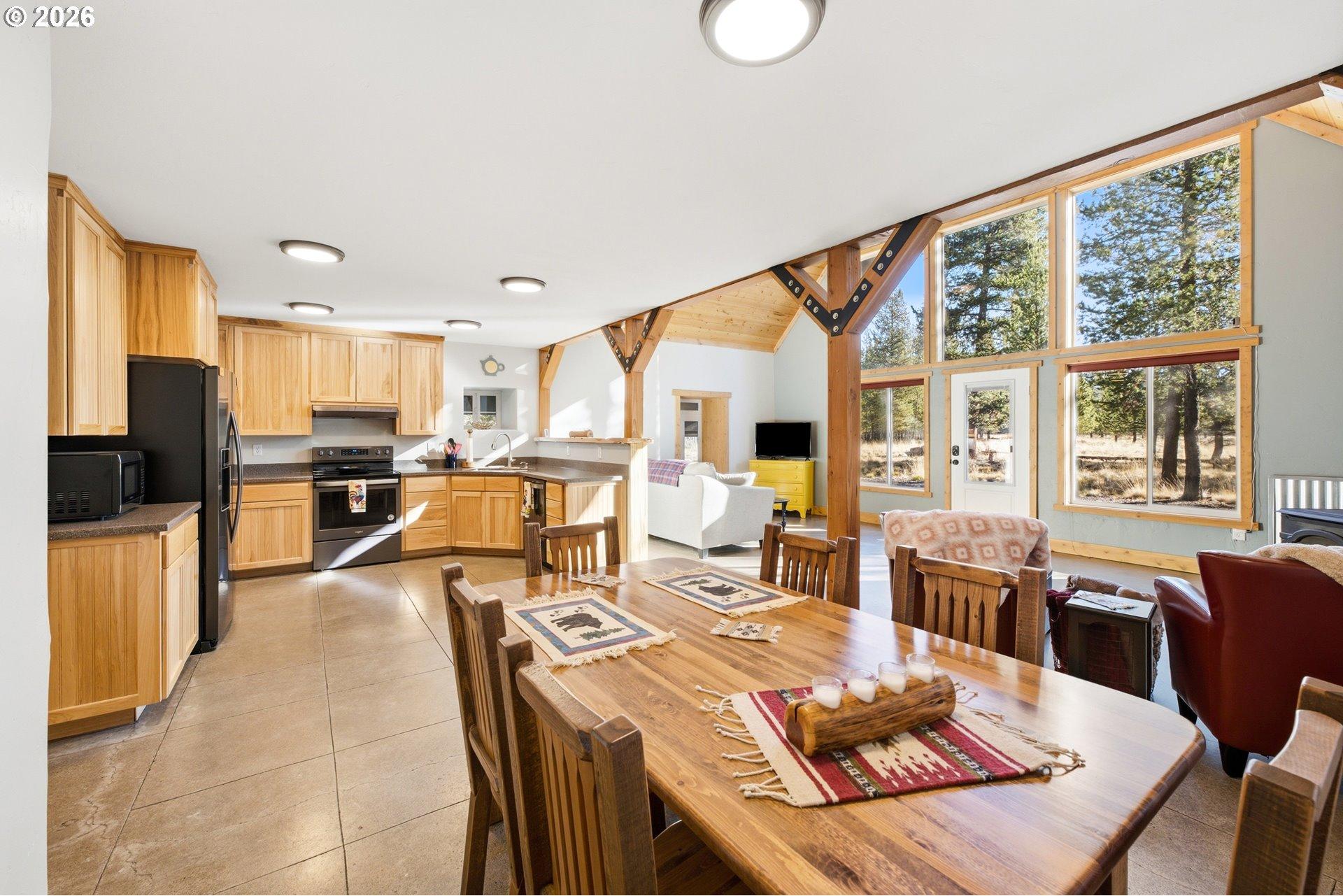 10345 Rider Court La Pine, OR 97739 - Photo 9 of 35 Dining Area