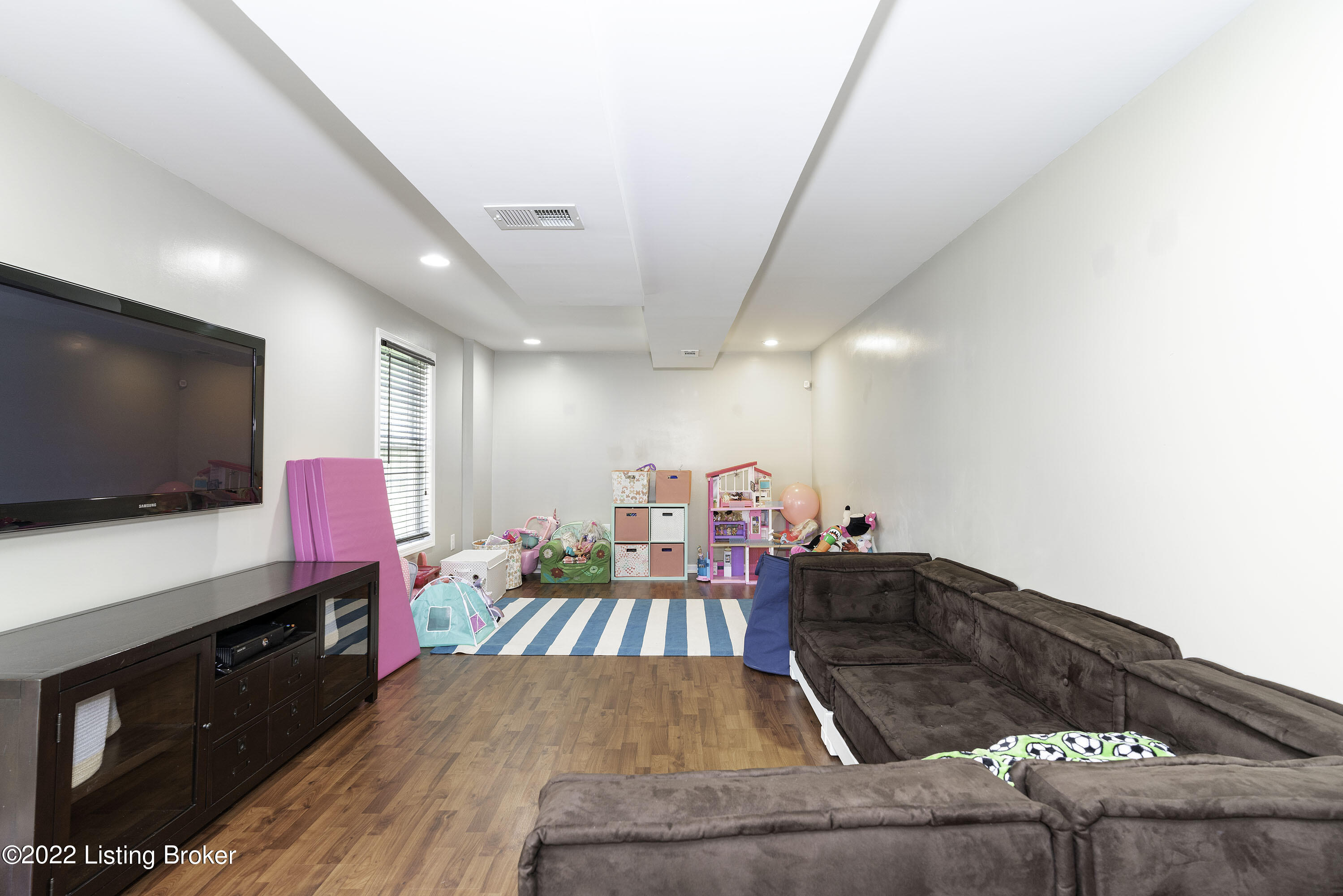 5127 Queens Castle Road Louisville, KY 40229 - Photo 45 of 57 5127CastleQueens 045