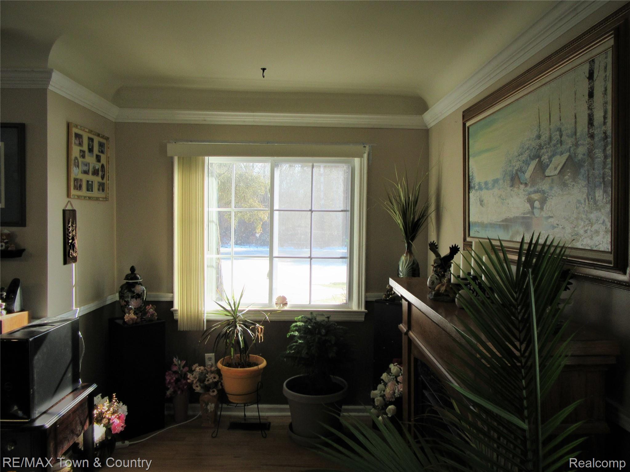 7202 West Mount Morris Road Flushing, MI 48433 - Photo 9 of 20 mm living 1.jpg