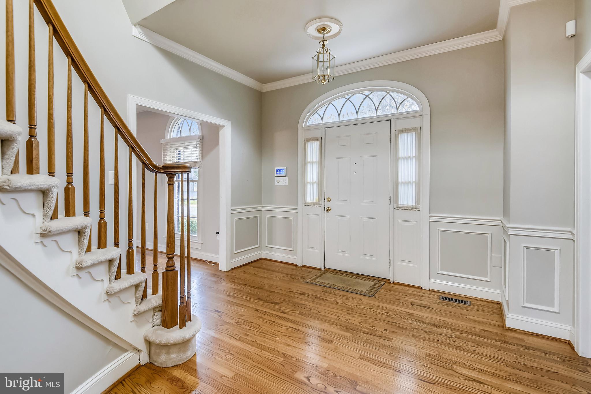 11330 Woodbrook Lane Reston, VA 20194 - Photo 2 of 70 Gracious 2 story entry