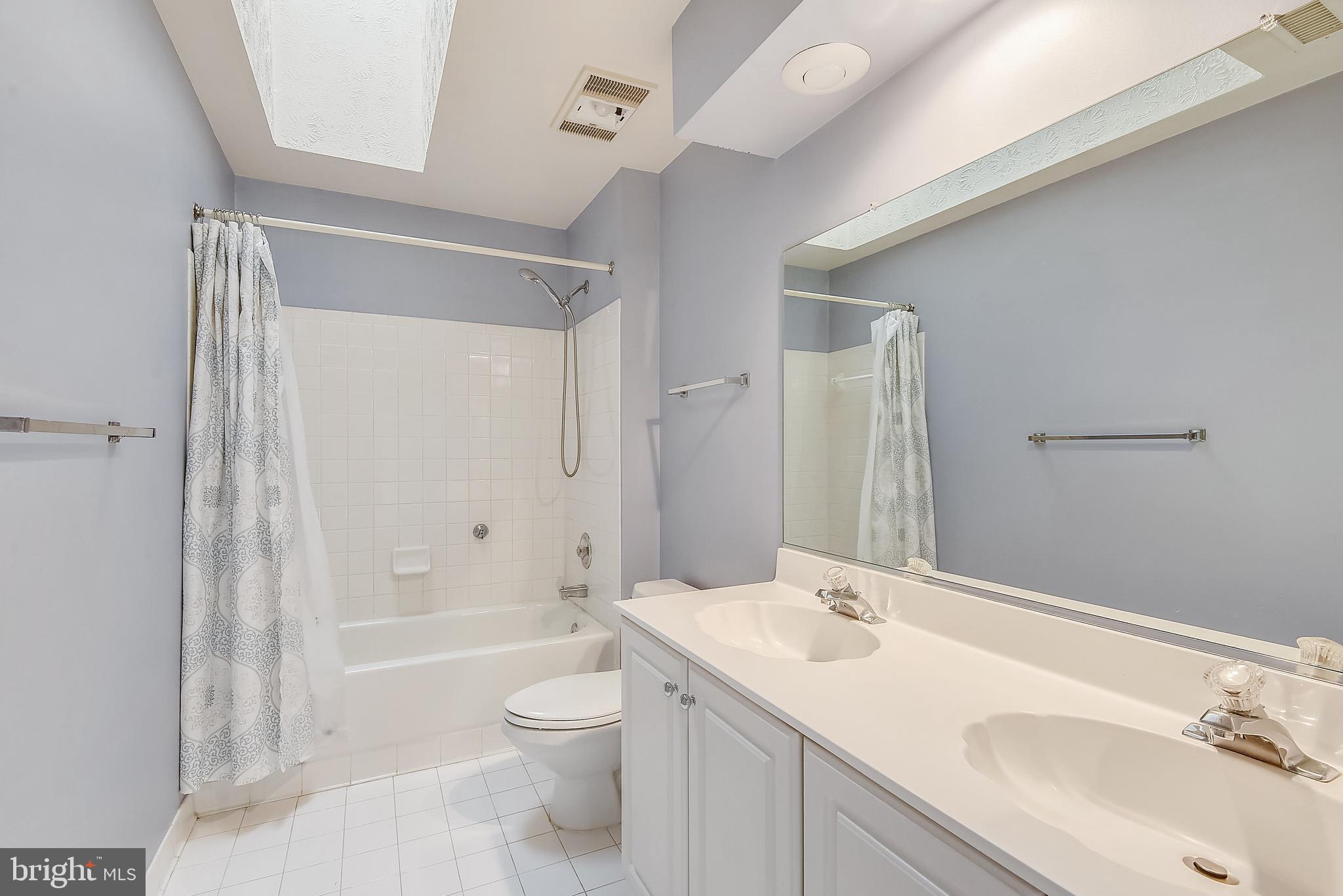 11330 Woodbrook Lane Reston, VA 20194 - Photo 32 of 70 Upper level hall bath