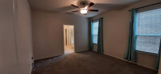 a view of room with ceiling fan