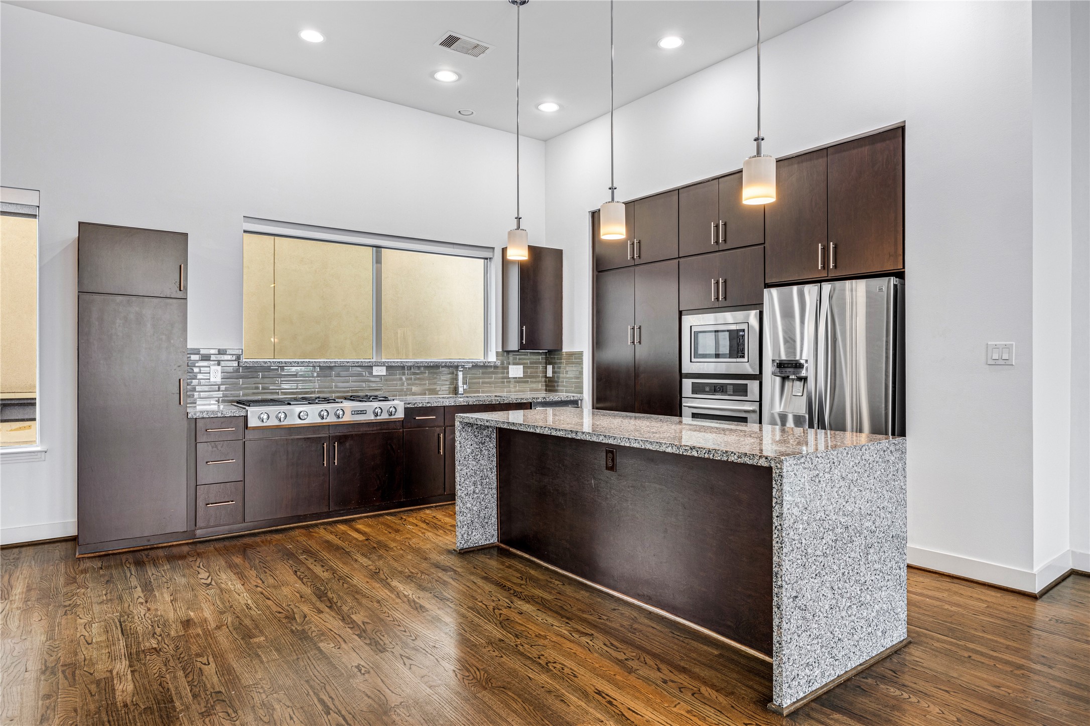 802 West Drew Street Houston, TX 77006 - Photo 13 of 29