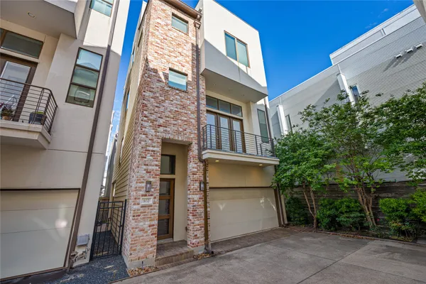 $3,825 | 802 West Drew Street, Houston, TX 77006