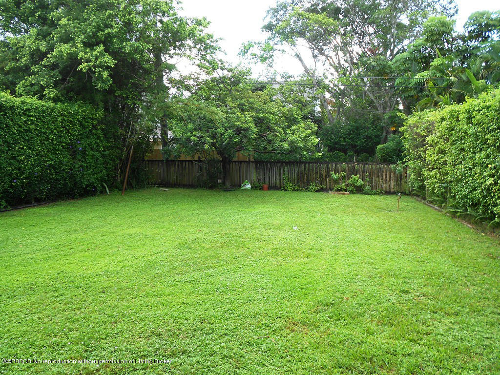 314 Westminster Road West Palm Beach, FL 33405 - Photo 9 of 9 a view of a backyard with a small cabin