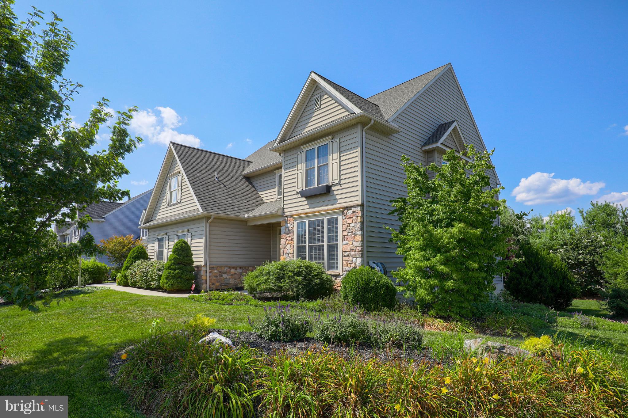 319 Bowyer Lane Lititz, PA 17543 - Photo 30 of 30 Front and side yards