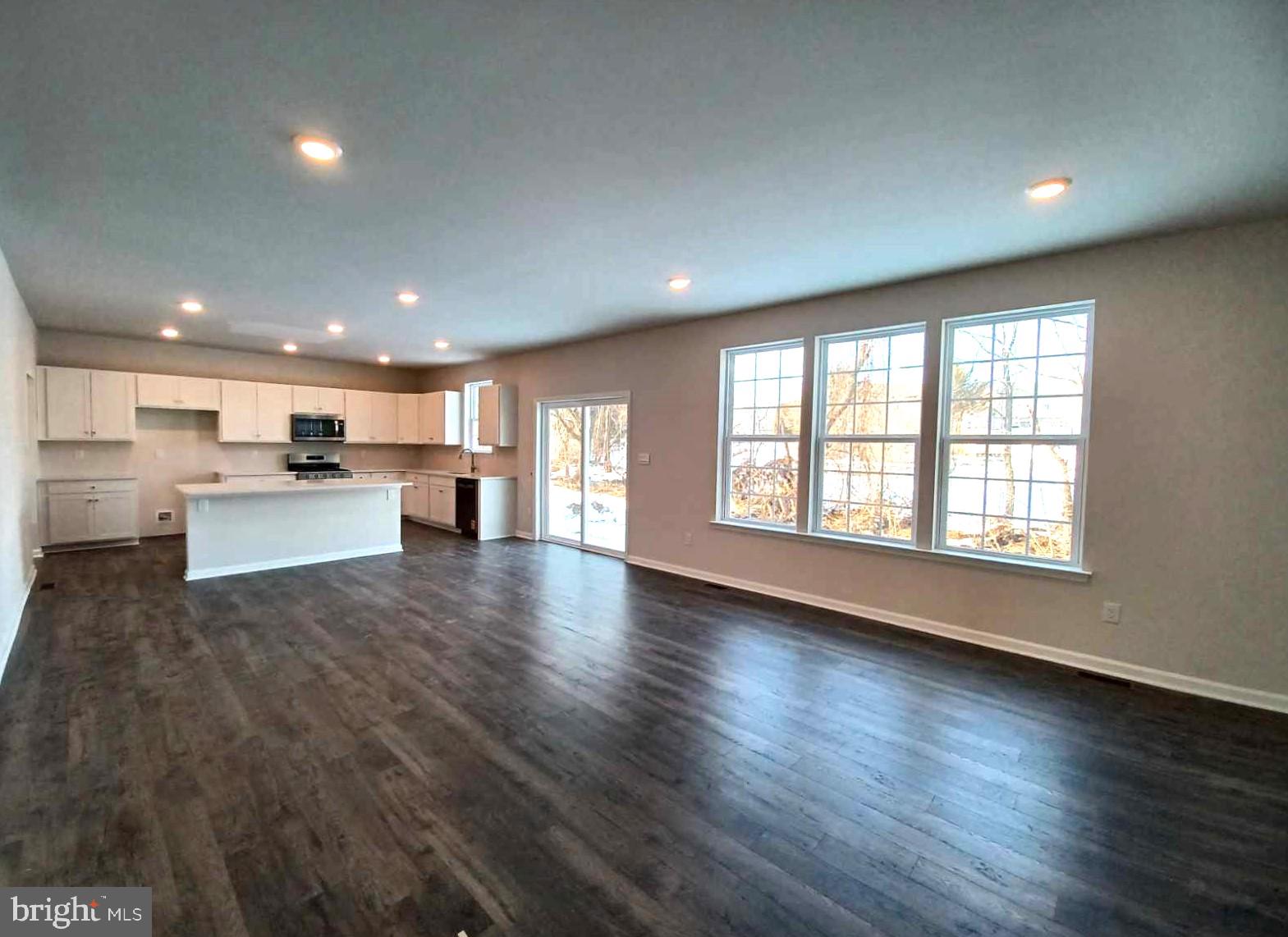 122 Winding Road Easton, PA 18040 - Photo 15 of 33 Living Room