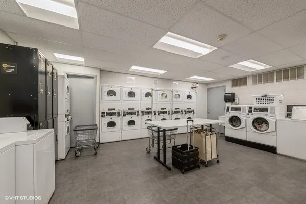 $2,000 | 1850 North Clark Street, Unit 806, Chicago, IL 60614