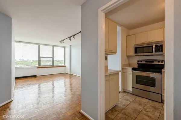 $2,000 | 1850 North Clark Street, Unit 806, Chicago, IL 60614