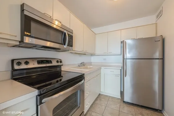 $2,000 | 1850 North Clark Street, Unit 806, Chicago, IL 60614