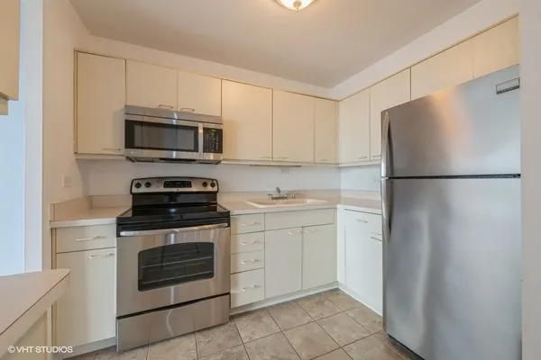 $2,000 | 1850 North Clark Street, Unit 806, Chicago, IL 60614