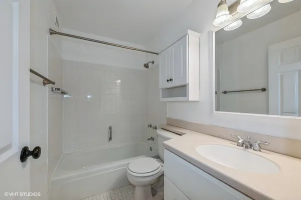 $2,000 | 1850 North Clark Street, Unit 806, Chicago, IL 60614
