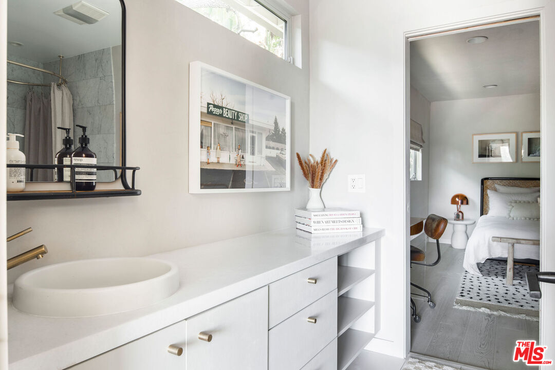 2102 Ridgemont Drive Los Angeles, CA 90046 - Photo 11 of 32