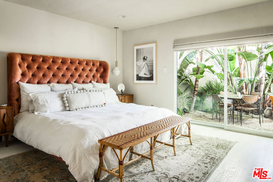 2102 Ridgemont Drive Los Angeles, CA 90046 - Photo 13 of 32