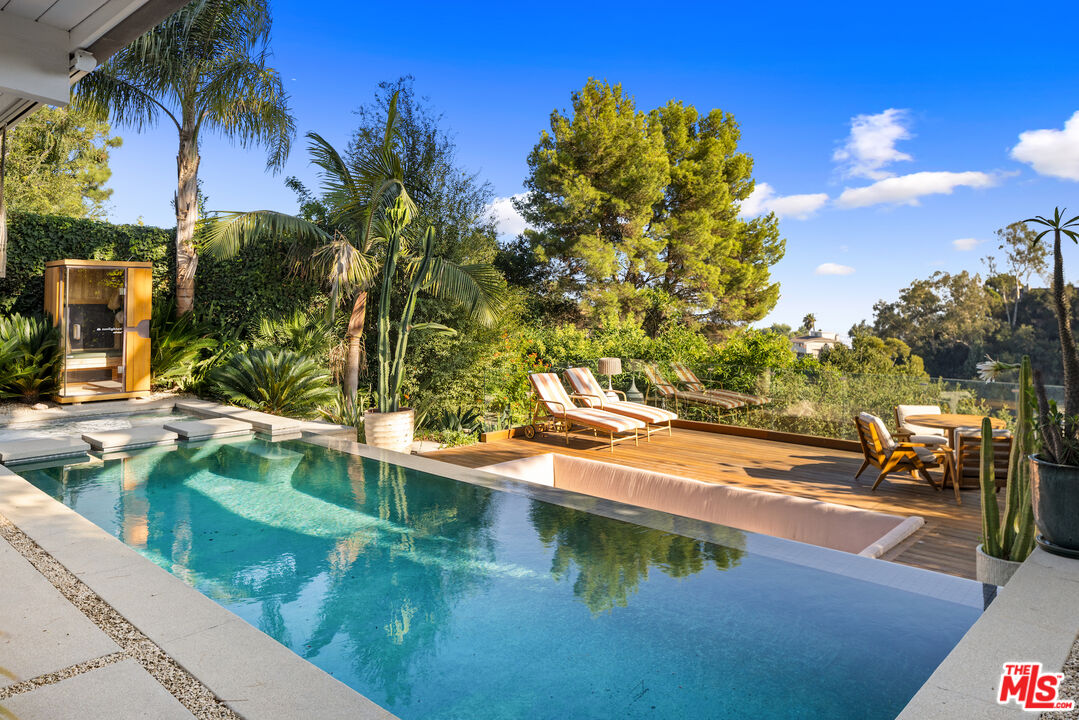 2102 Ridgemont Drive Los Angeles, CA 90046 - Photo 21 of 32