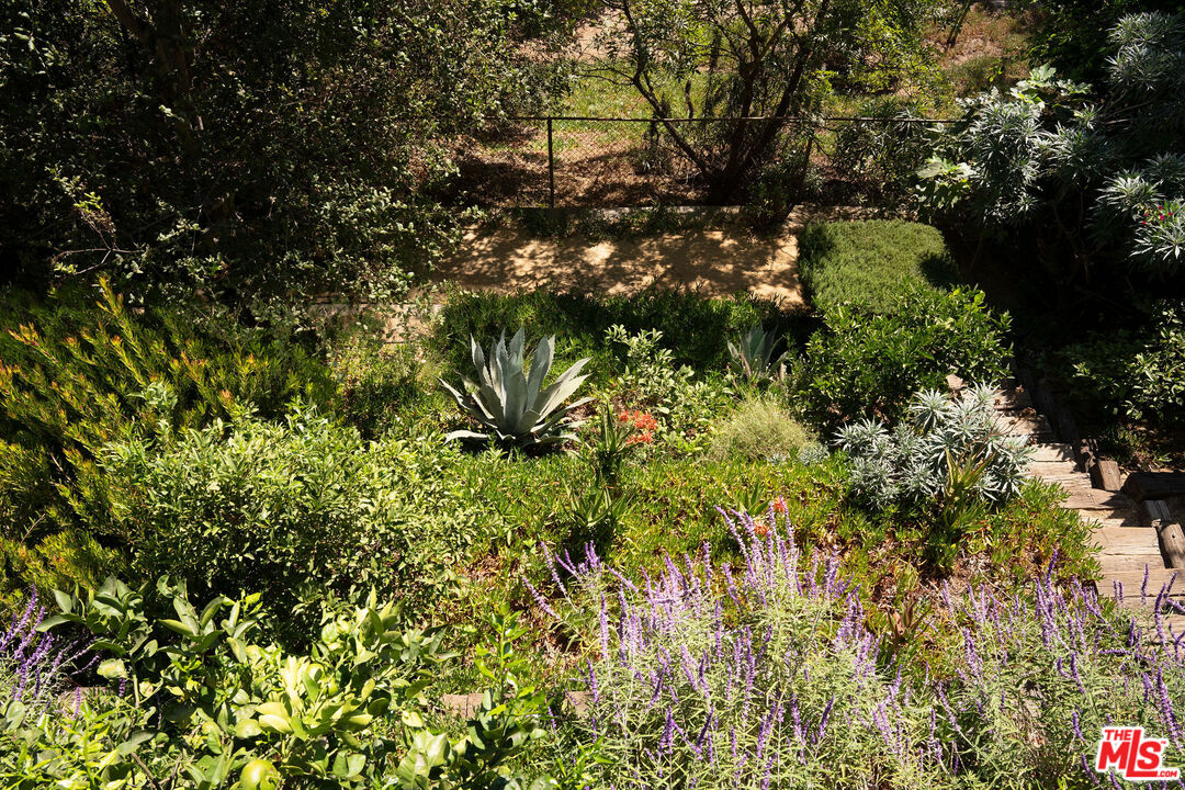 2102 Ridgemont Drive Los Angeles, CA 90046 - Photo 24 of 32