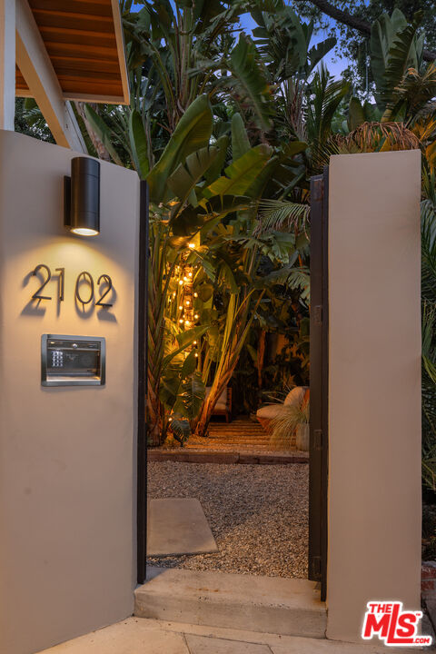 2102 Ridgemont Drive Los Angeles, CA 90046 - Photo 28 of 32