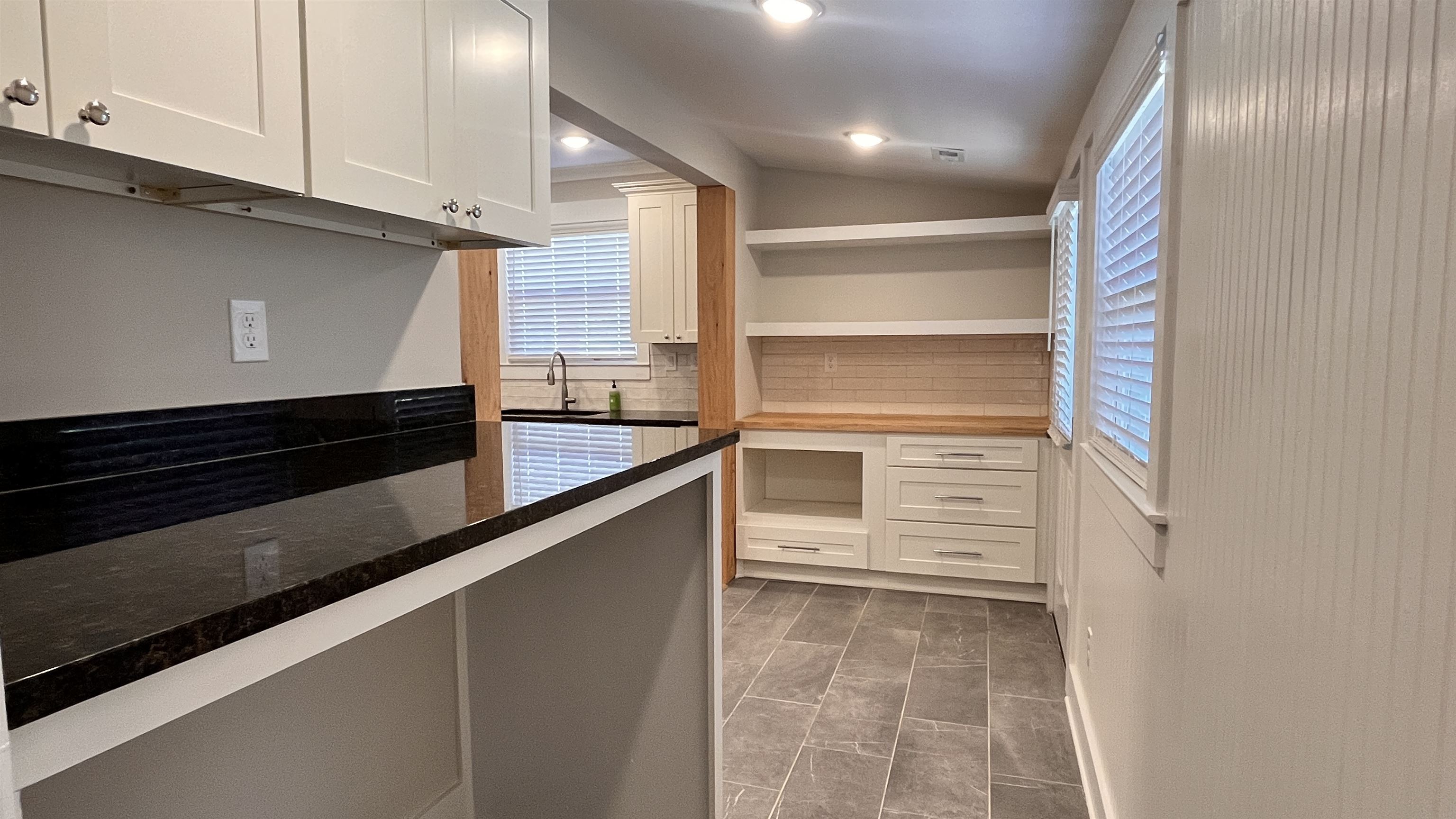 406 South Fenwick Road Memphis, TN 38111 - Photo 12 of 23 a view of a hallway