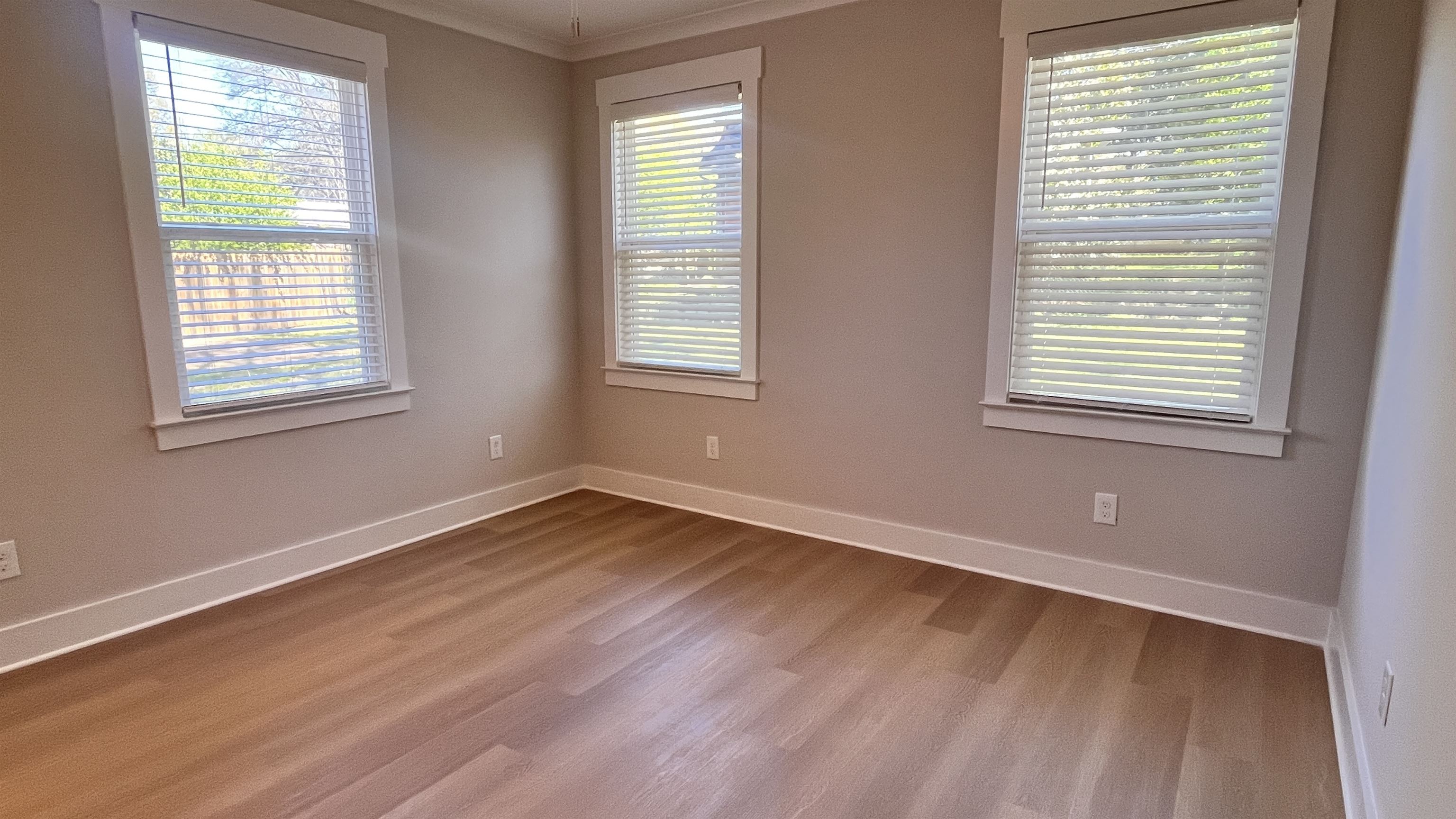 406 South Fenwick Road Memphis, TN 38111 - Photo 14 of 23 a view of an empty room with wooden floor and a window