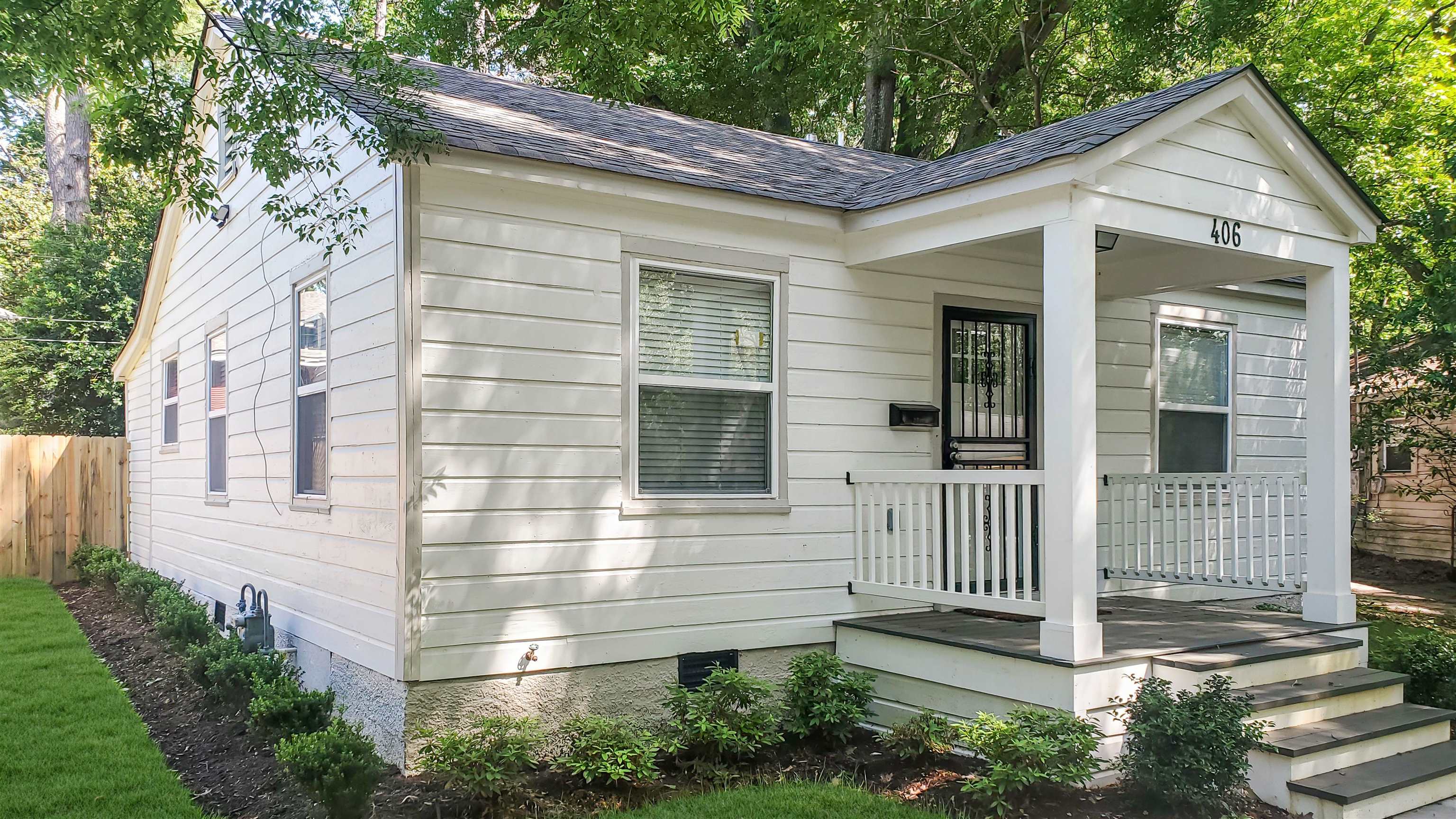 406 South Fenwick Road Memphis, TN 38111 - Photo 4 of 23 a view of a house with a small yard and wooden floor and fence