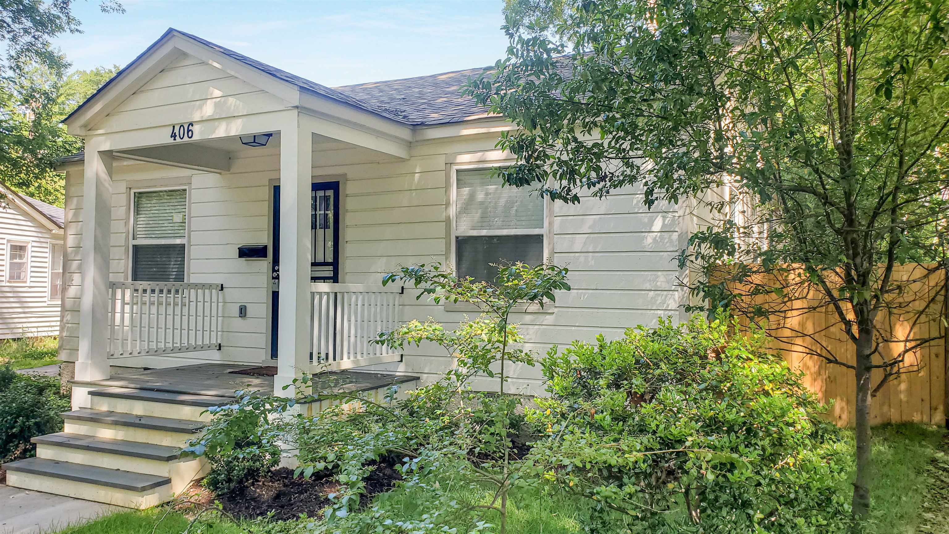 406 South Fenwick Road Memphis, TN 38111 - Photo 5 of 23 front view of a house with a small yard