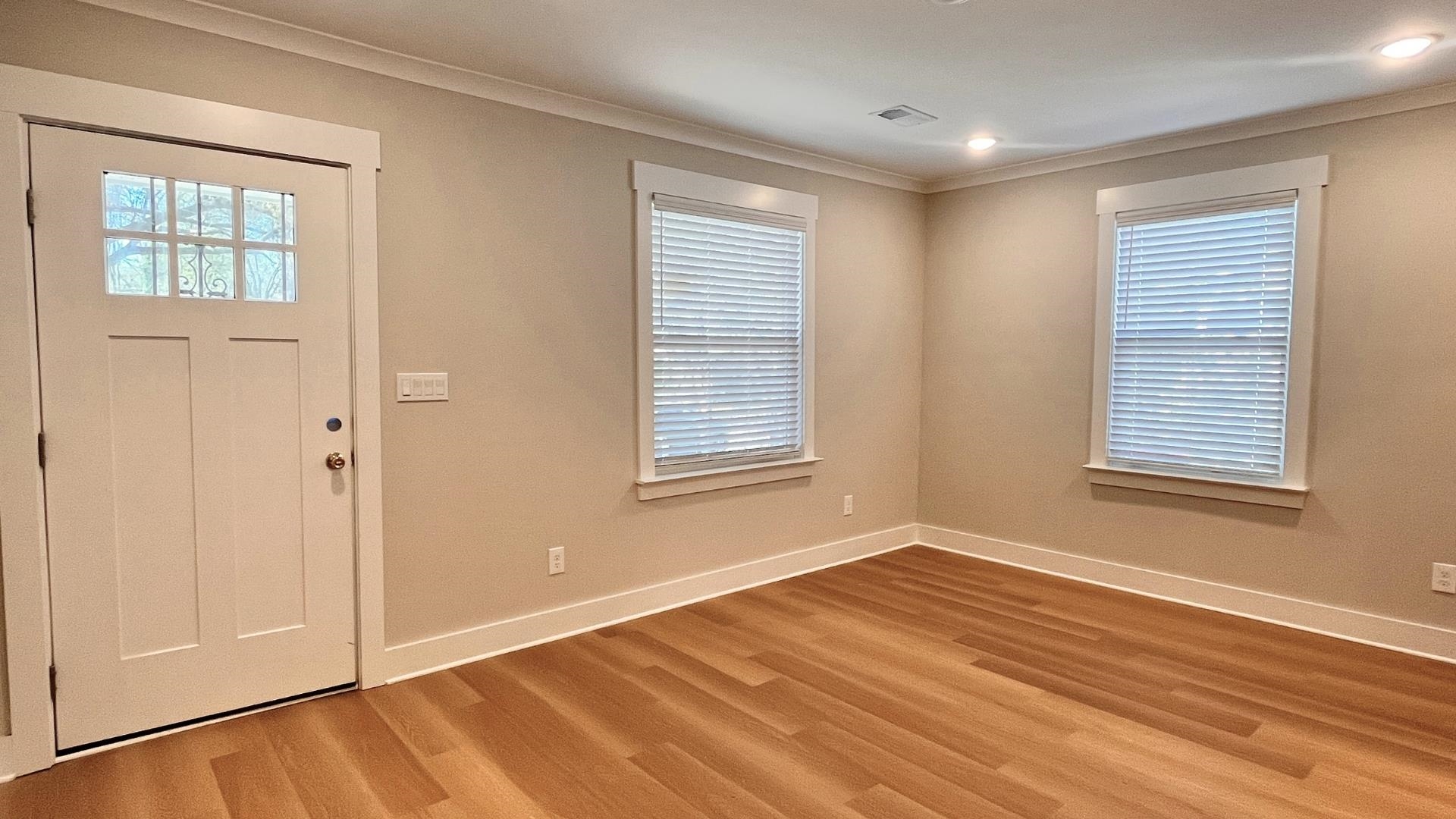406 South Fenwick Road Memphis, TN 38111 - Photo 6 of 23 a view of an empty room with wooden floor and a window